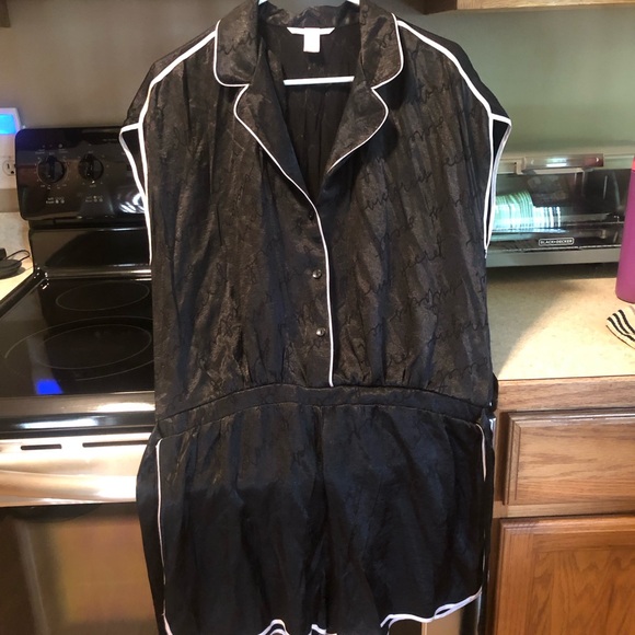 Women’s Black VS Sleep Romper Size L - Picture 4 of 5